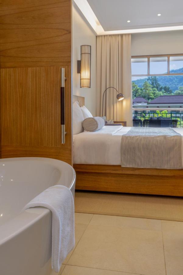Deluxe Grand Pool View