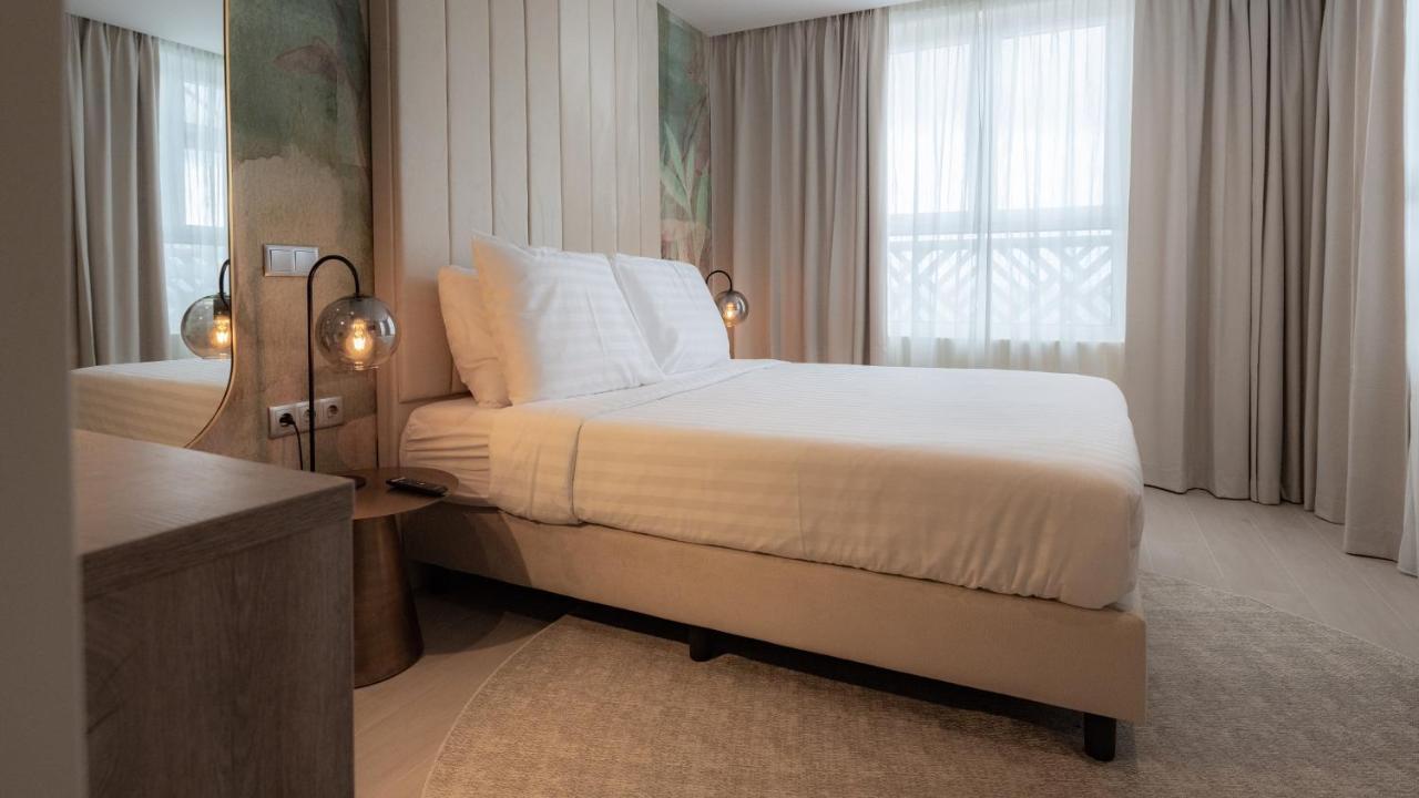 City View Queen Room