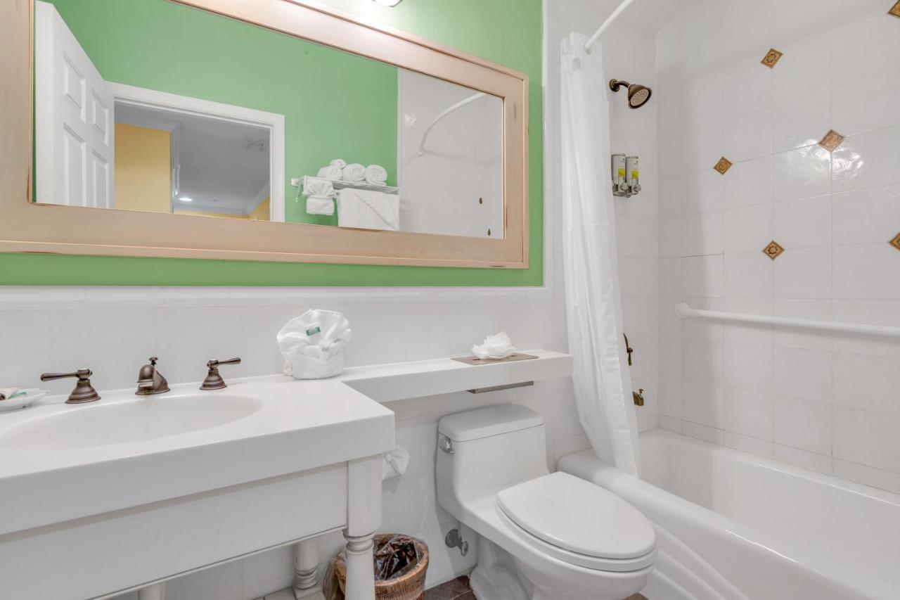 One-Bedroom King Suite Ocean View Non-Smoking