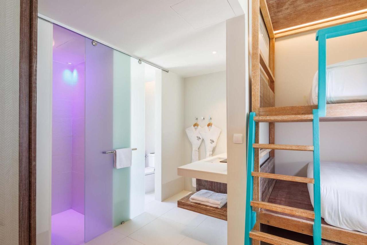 Silver Family Pool Suite