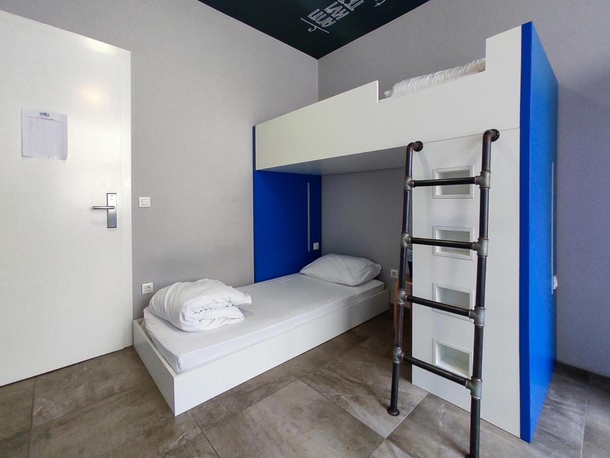 Standard Twin Room with Shared Bathroom