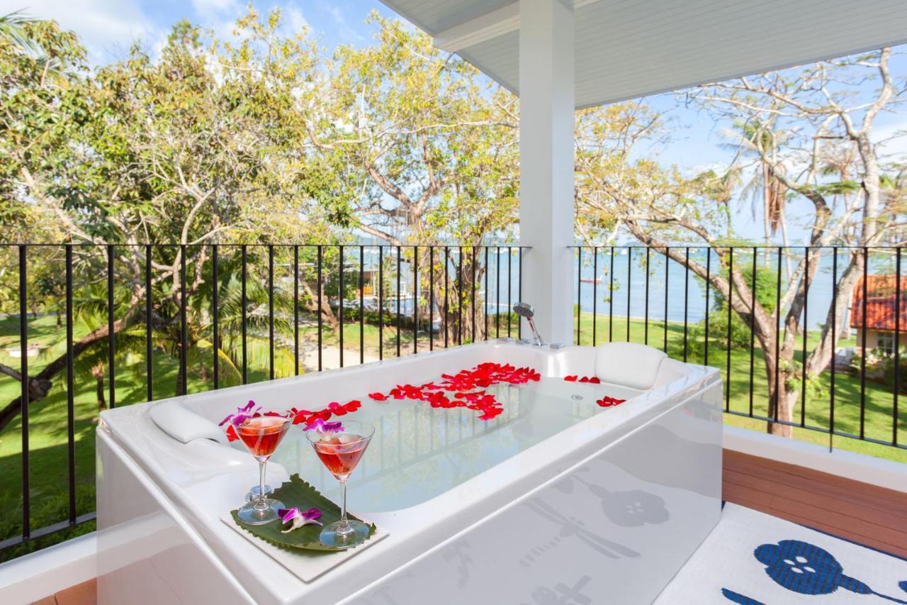 1-Bedroom Seafront Penthouse with Jacuzzi