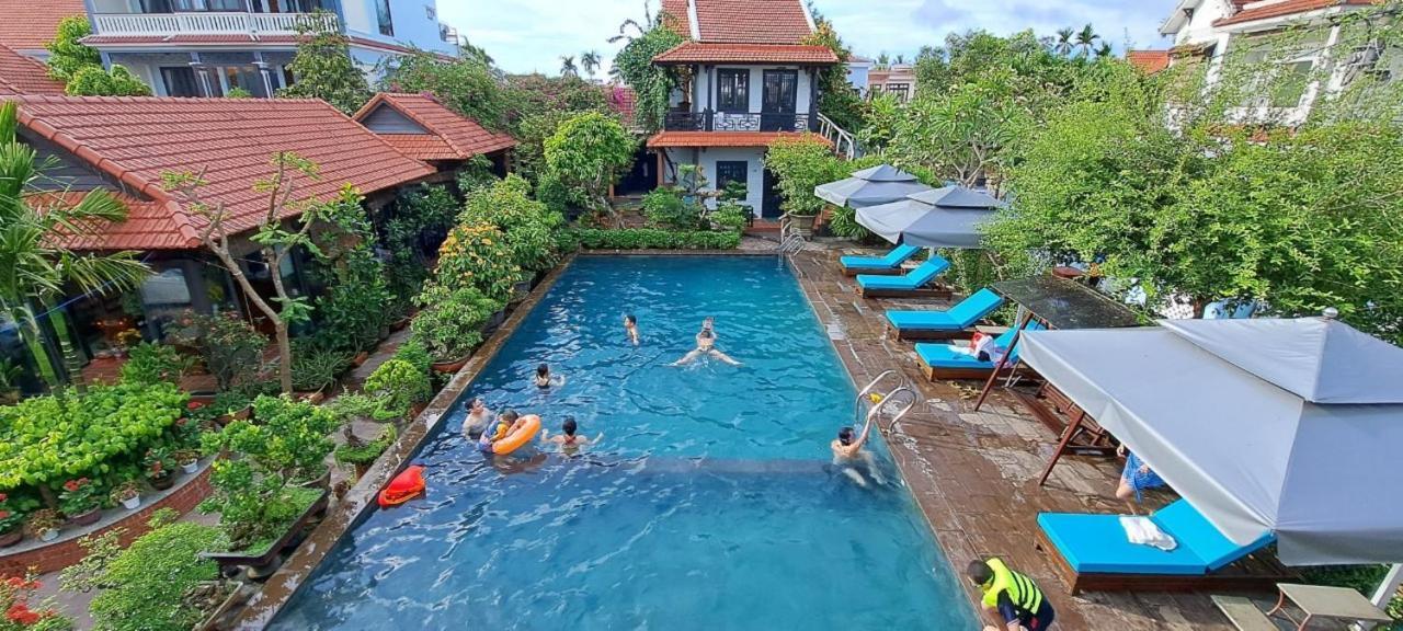 Double Room with Pool View