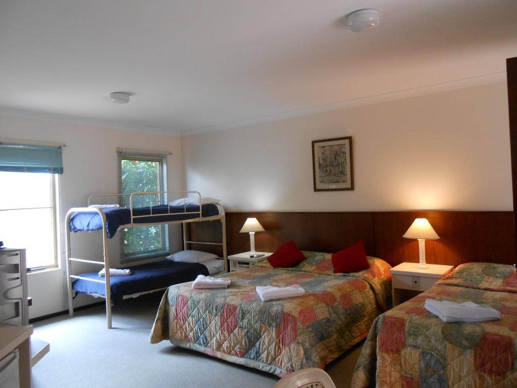 Family Room (5 Adults)