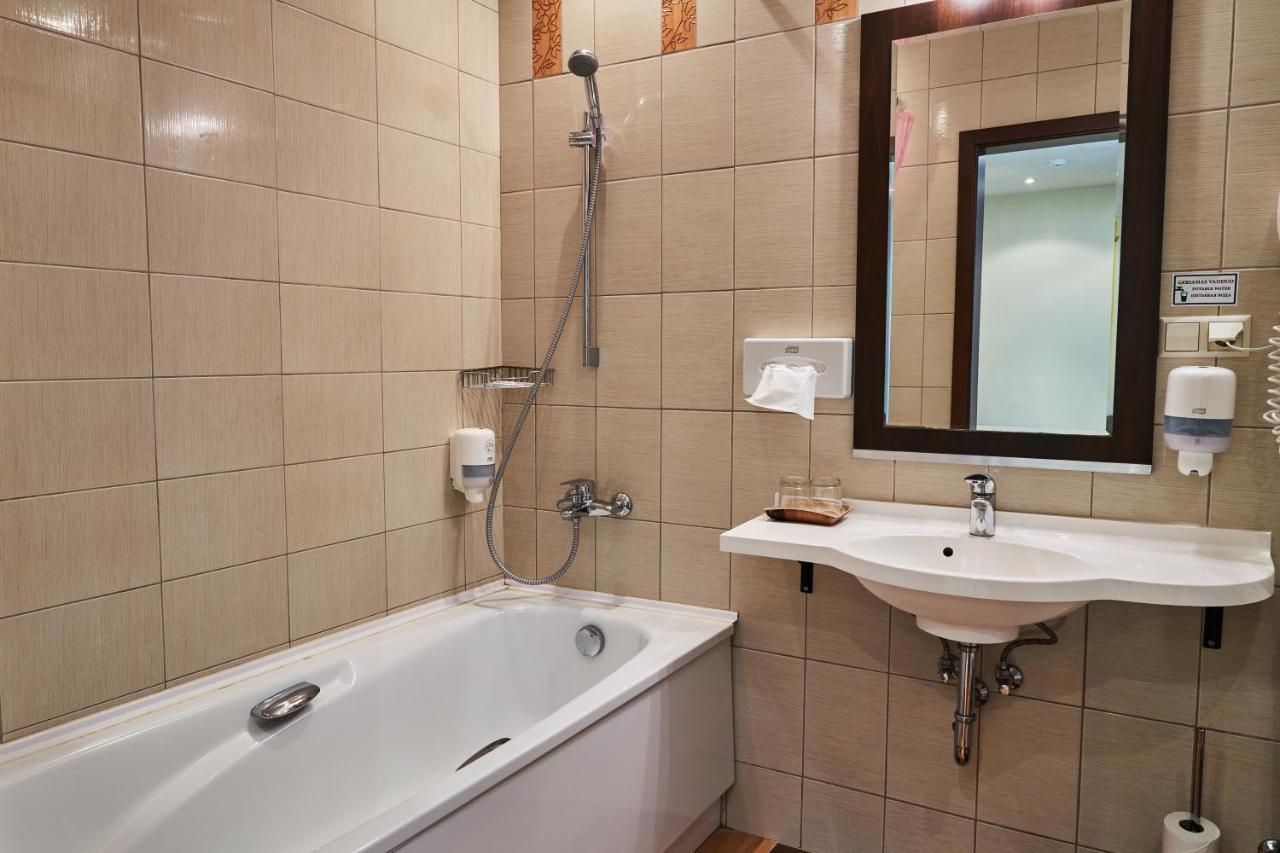 Junior Suite with Spa Access and Air Conditioning