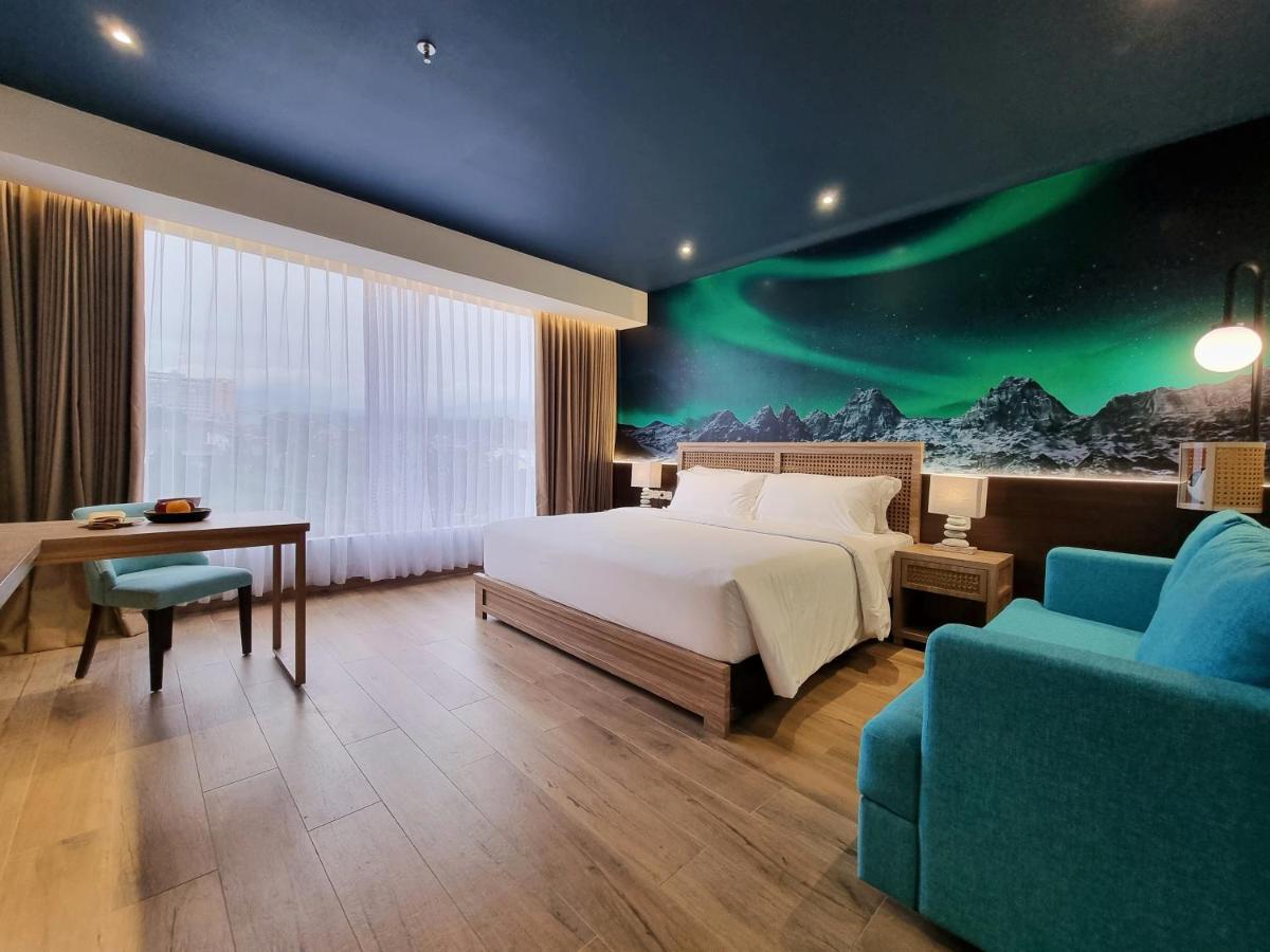 Executive Aurora King Bed