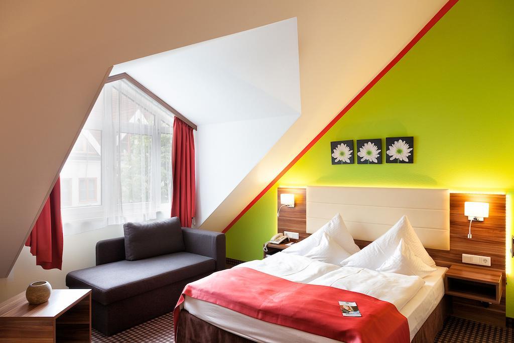 Standard Queen Room