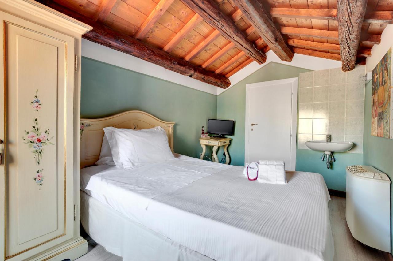 Single Room with Private Bathroom