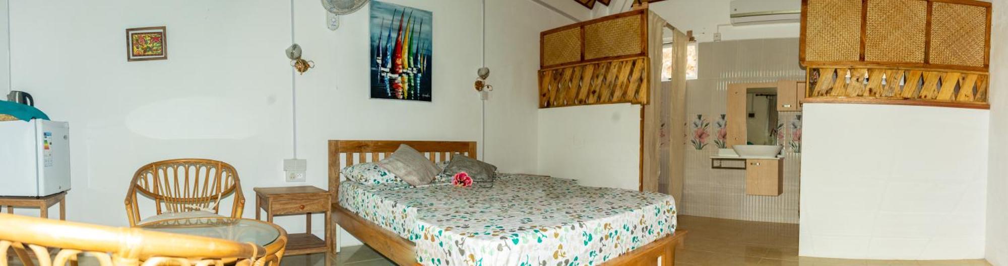 Deluxe Room (2 Adults + 1 Child)