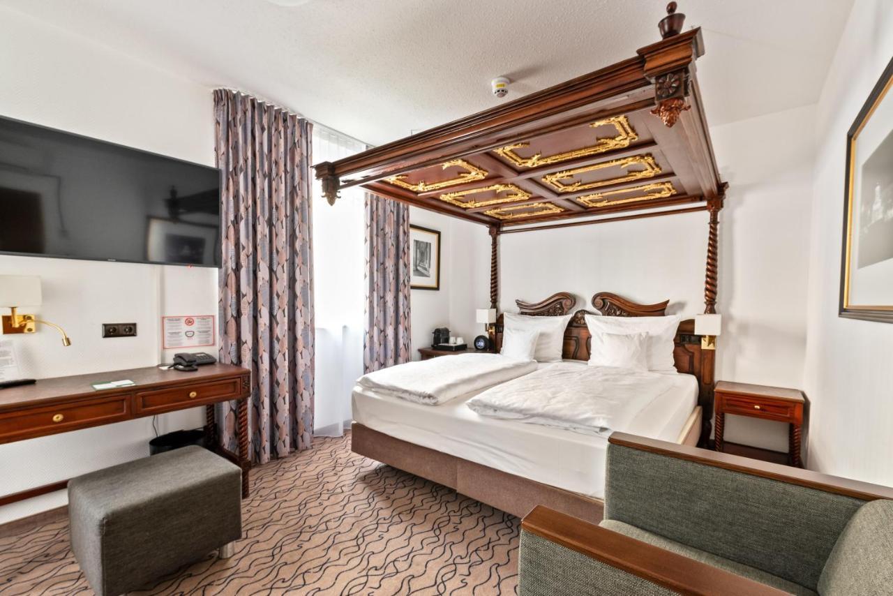 Club Double Room with Courtyard View