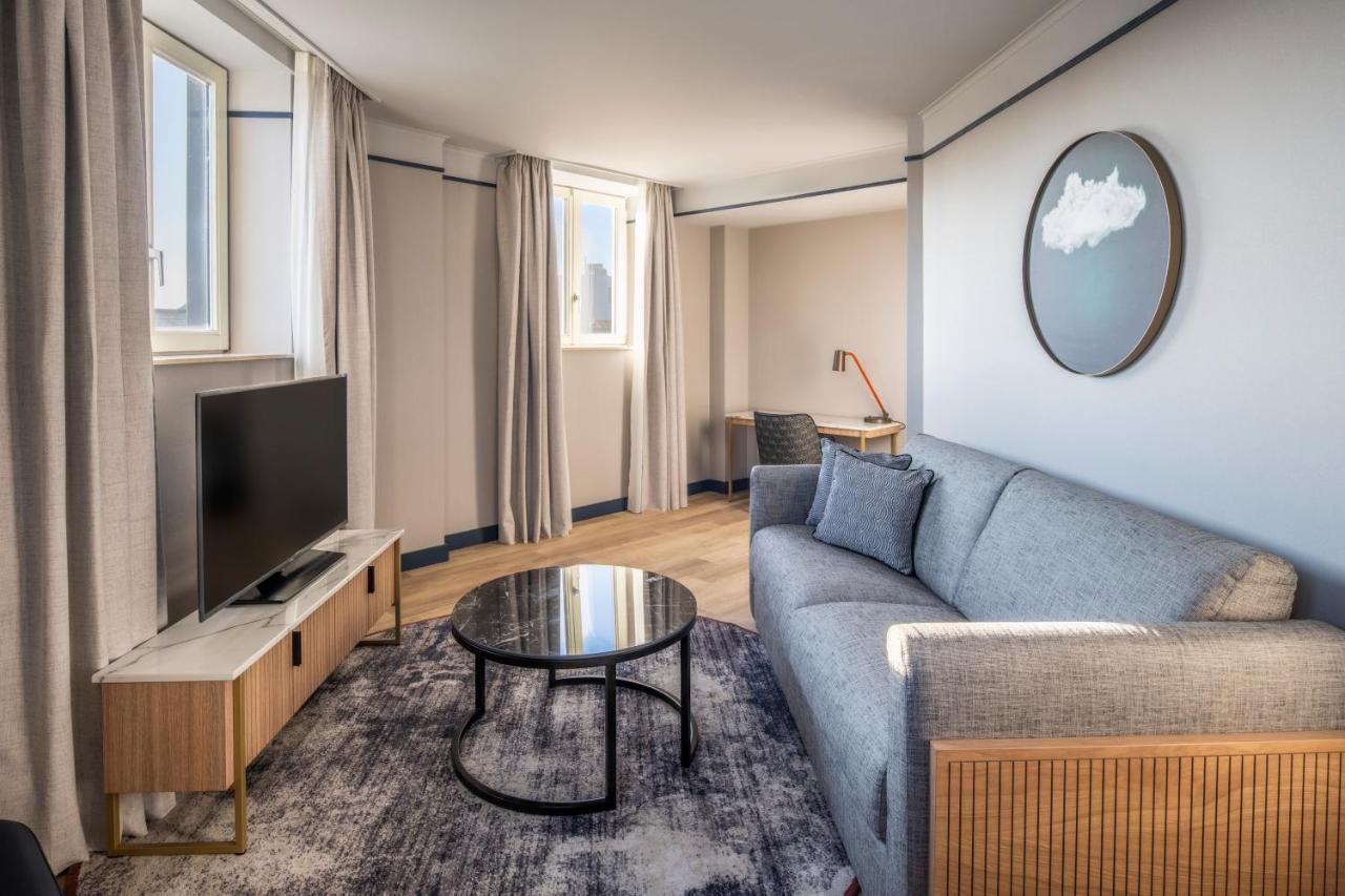 Signature Suite - Club Lounge Access