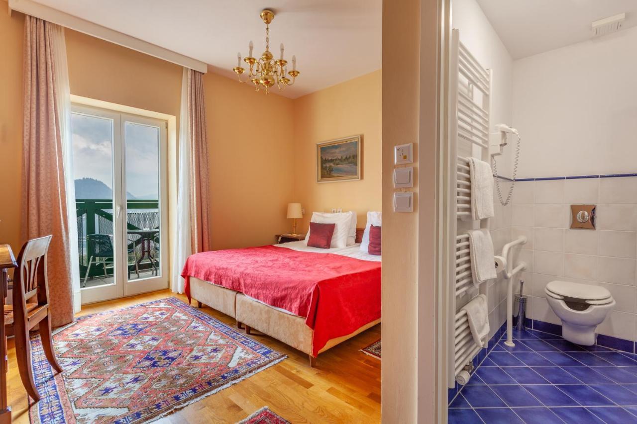 Double or Twin Room with Balcony and Lake View
