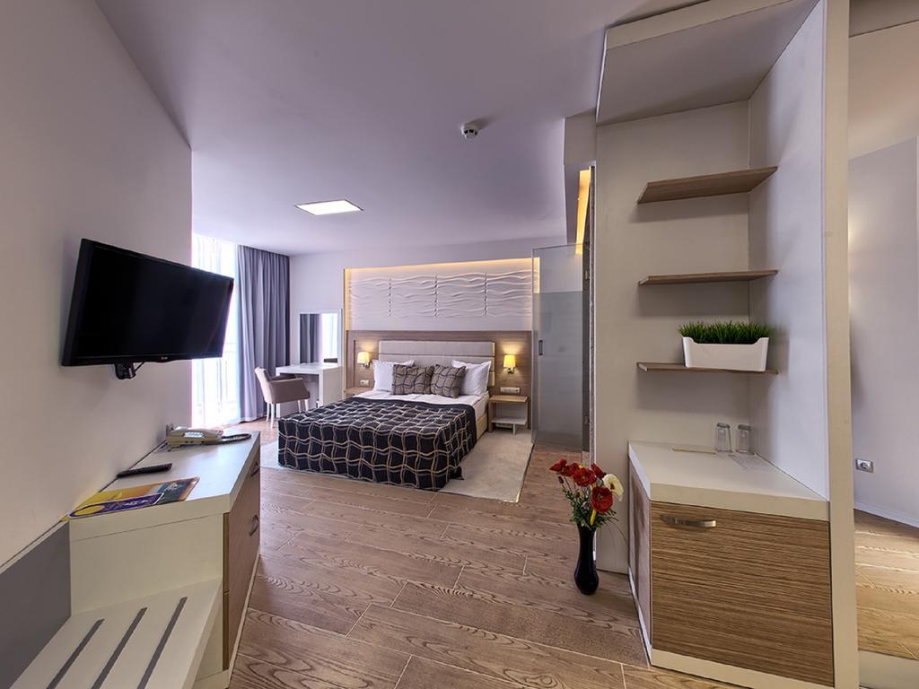 Family Room with Balcony and Sea View