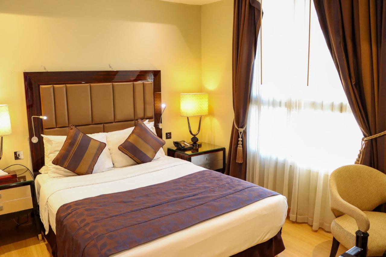 Standard Queen Room
