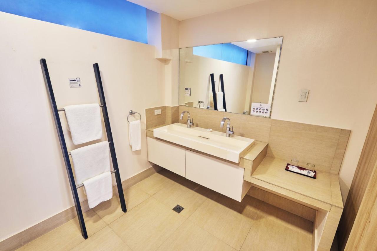 Premier Deluxe King Room
