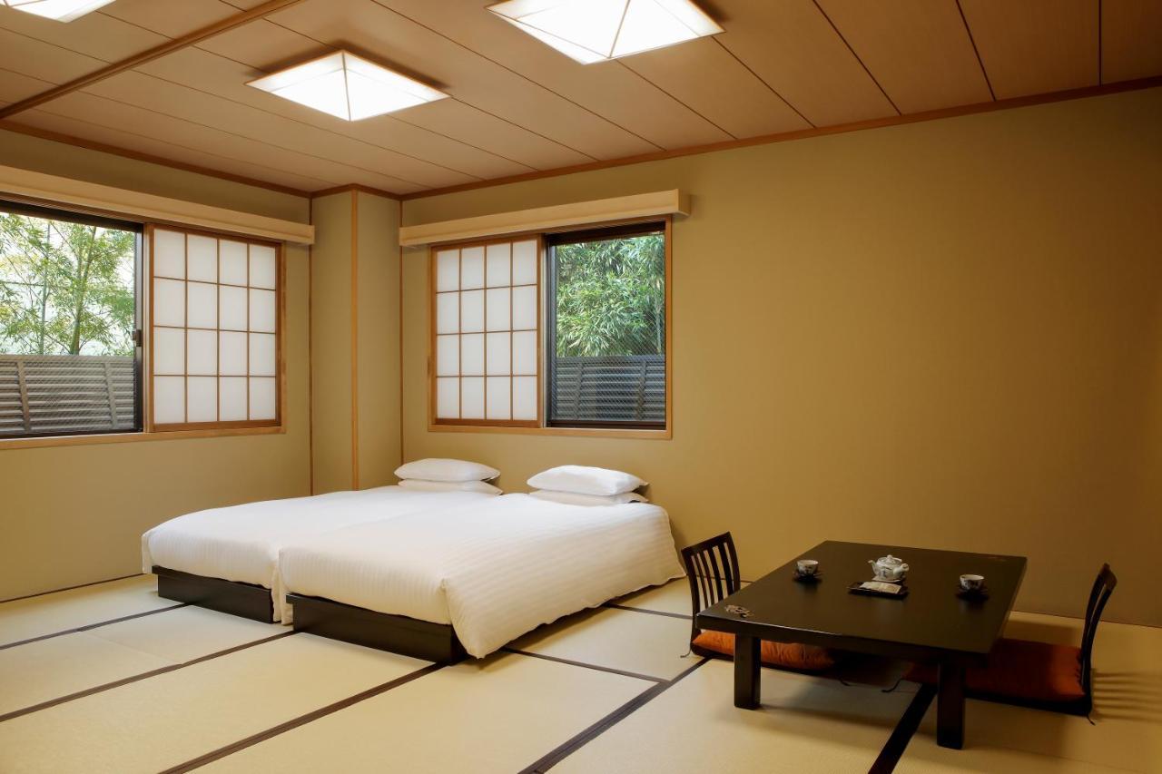 Japanese-Style Room with Hollywood Twin Bed