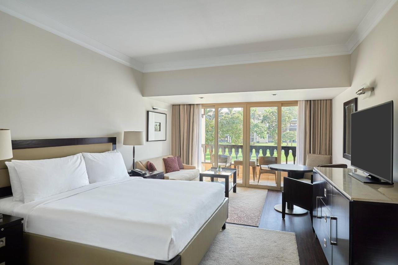 Deluxe  Partial Pyramid View Room With With One King Bed