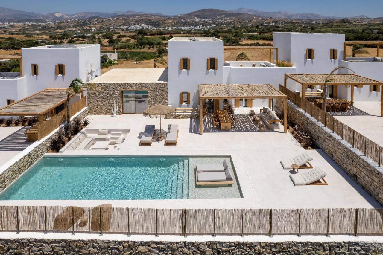 Villa 3 Bedrooms and 2 Bedrooms Apartment with Private Pool and Jetted Tub