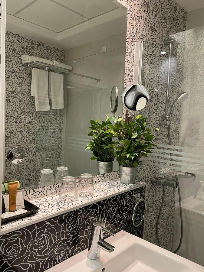Junior One-Bedroom Suite (Free Indoor Parking)