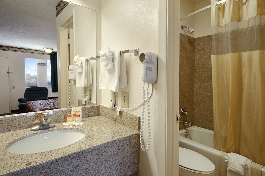 Queen Room - Non-Smoking