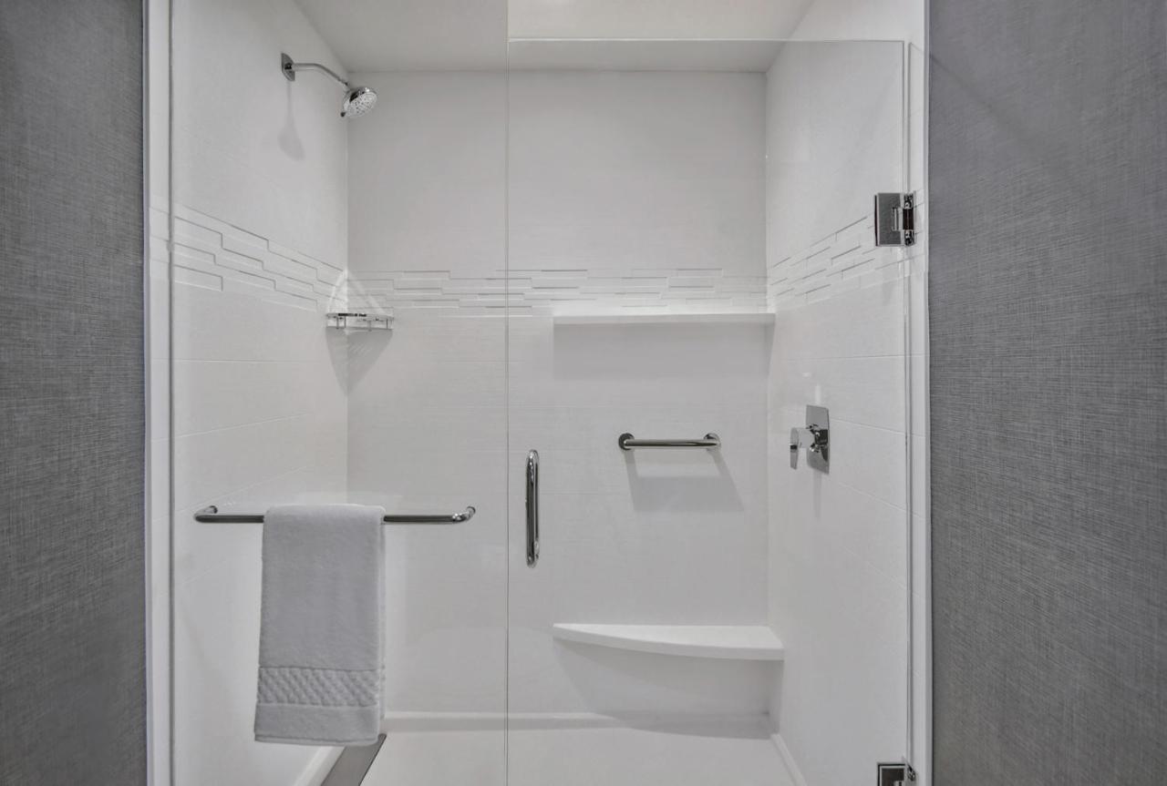 2 Bedroom Suite with Bedroom 1: 1 King, Bedroom 2: 1 King