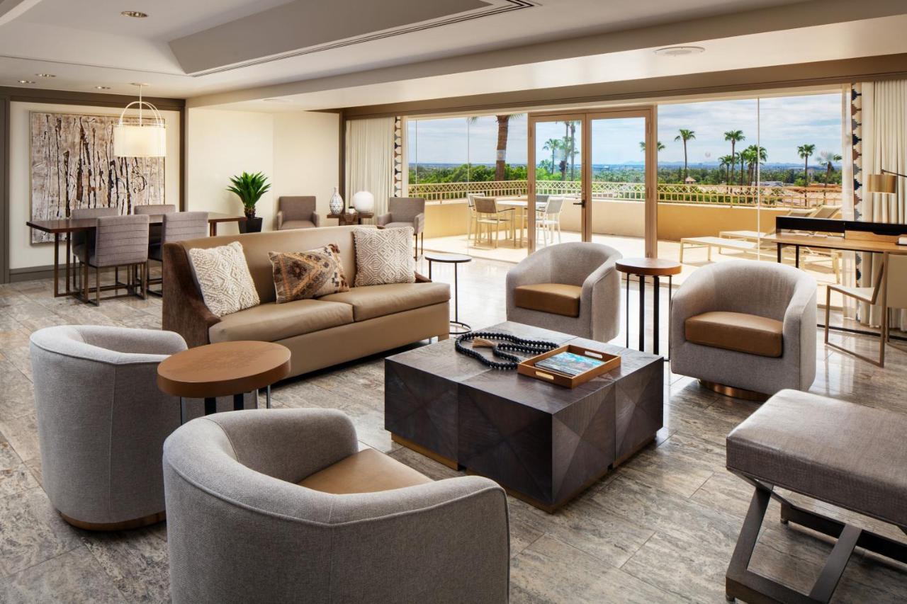 Phoenician Suite, 1 Bedroom Suite, 1 King, Pool view