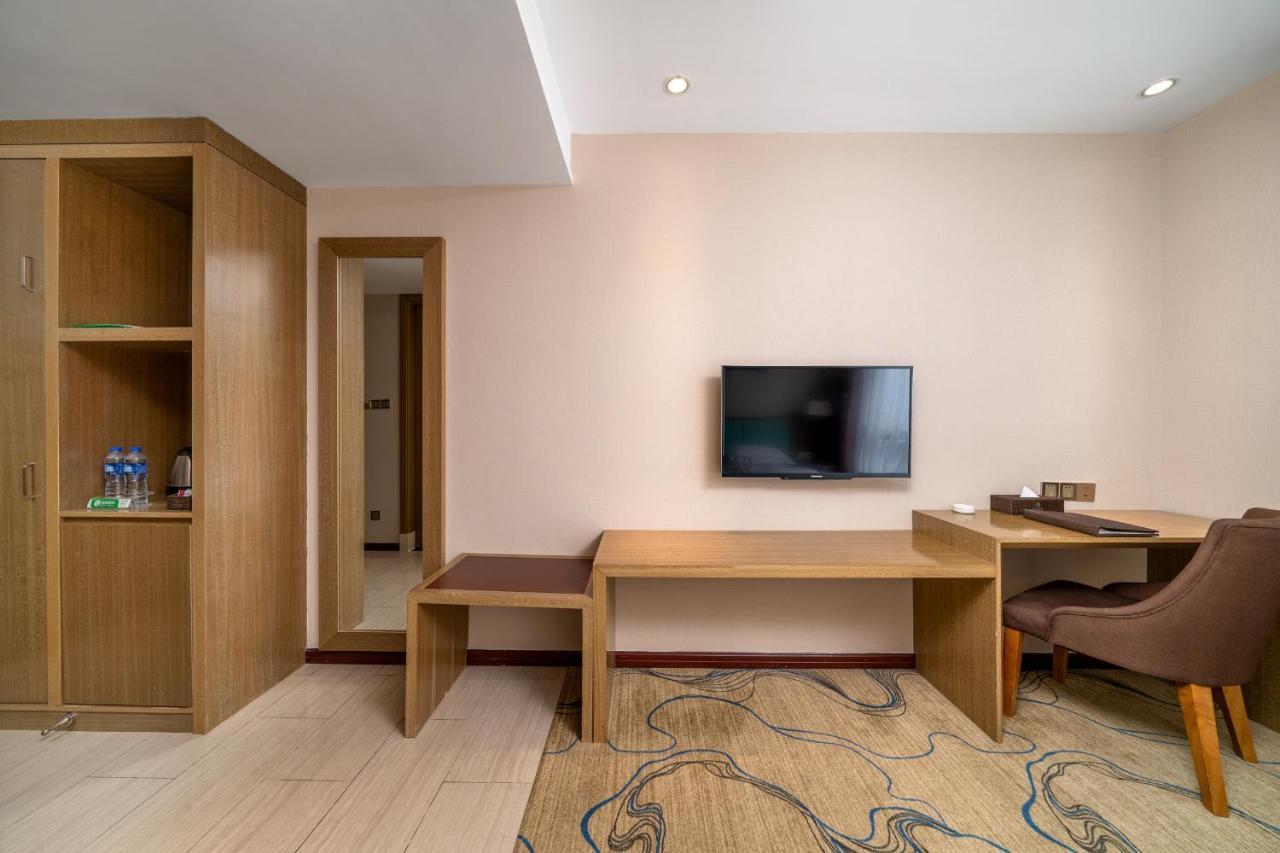 Deluxe Queen Room