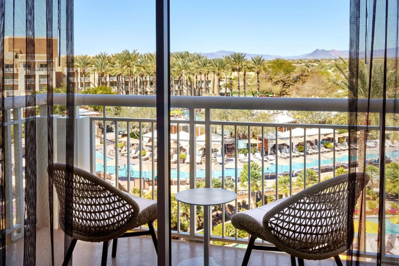 Guest room, 1 King, Pool View, Balcony