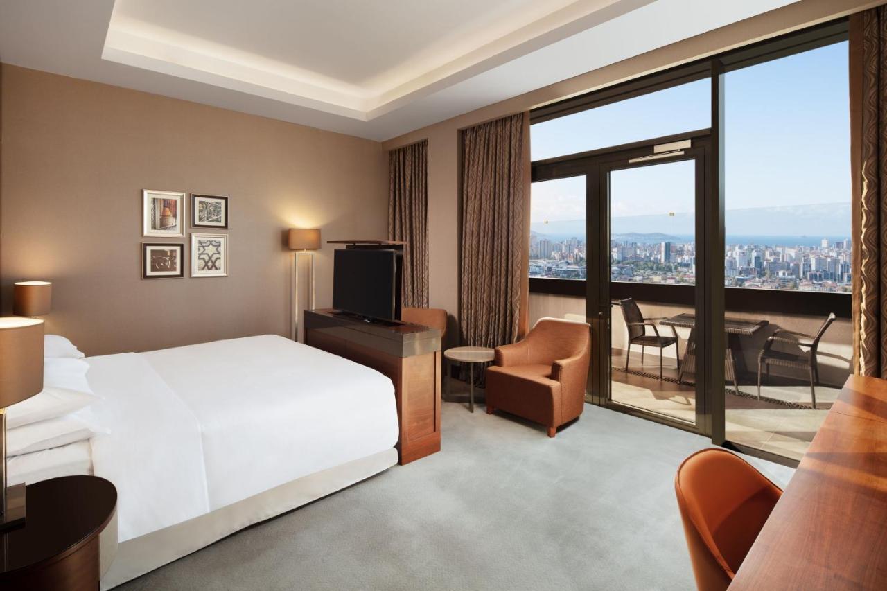 Club King Room with Terrace and Lounge Access
