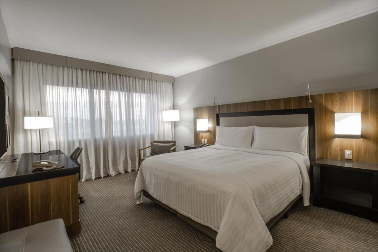 Executive King Guest Room with Lounge Access