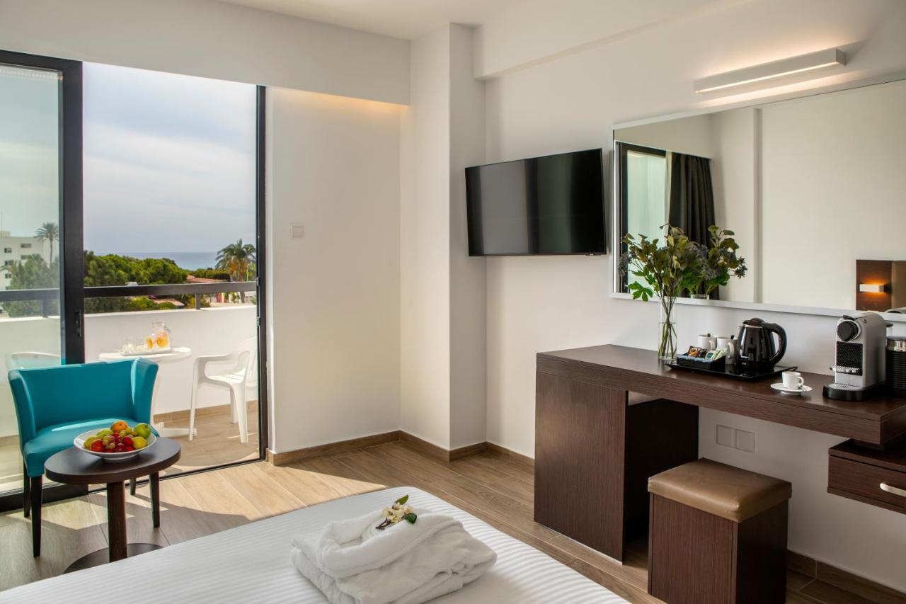 Deluxe Double or Twin Room with Sea View