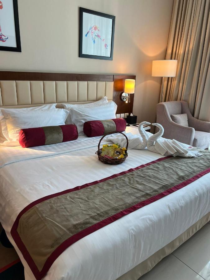 Superior One-Bedroom Suite with Lake View
