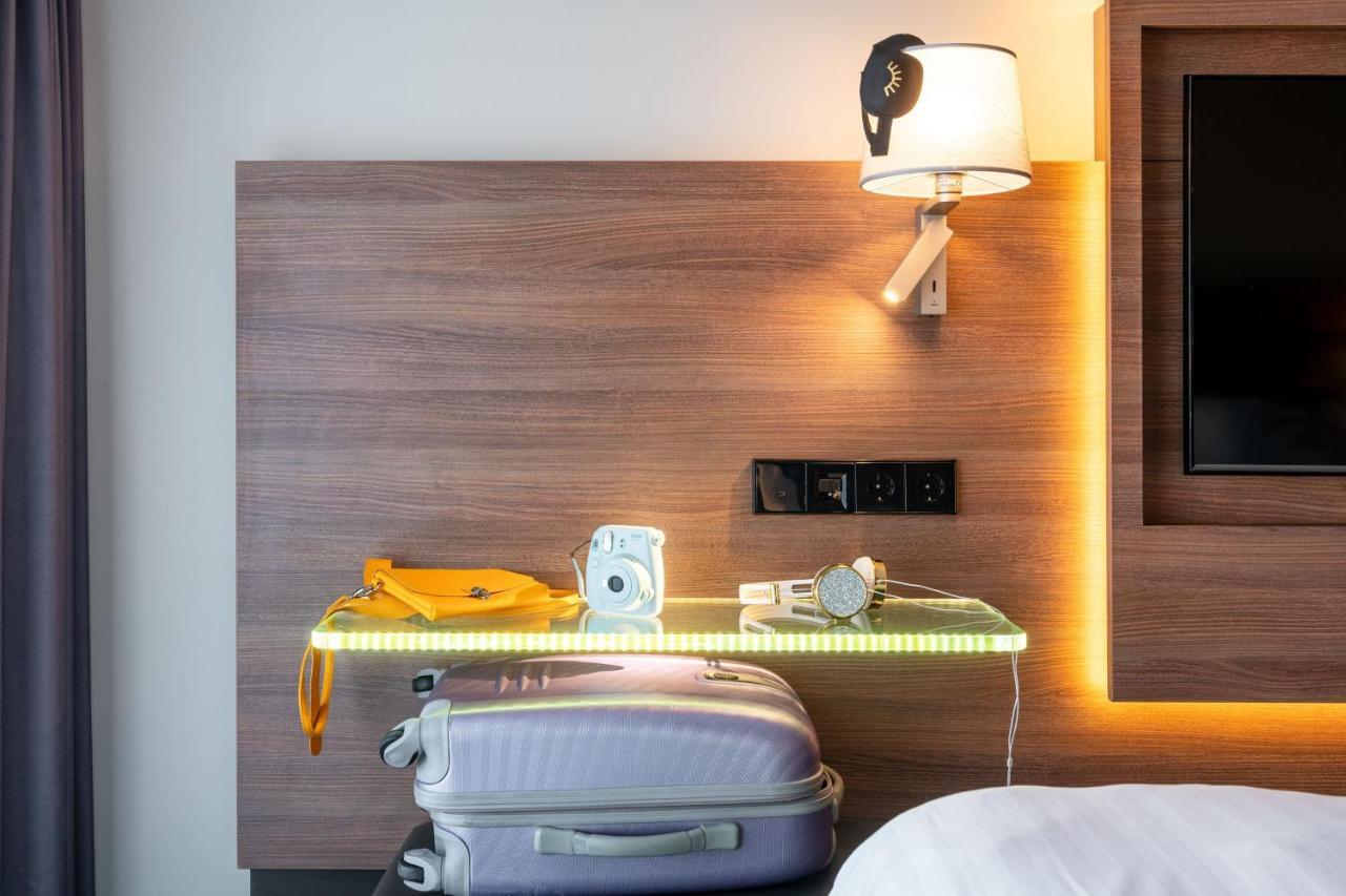 Twin Room - Moxy Sleeper Lookout Twin