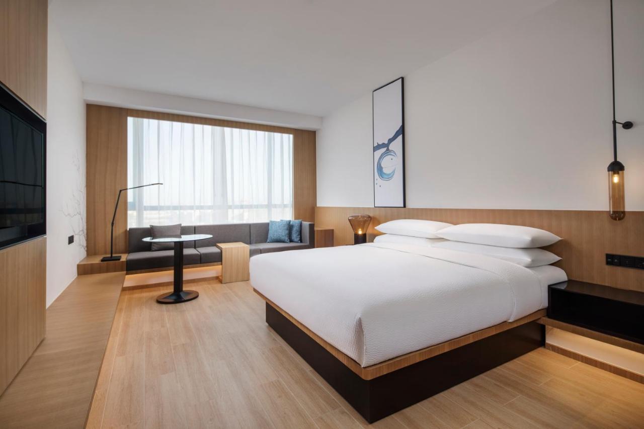 Business King Room