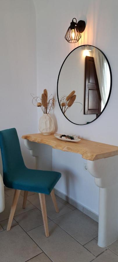 Suite with Shared Pool and Sea View