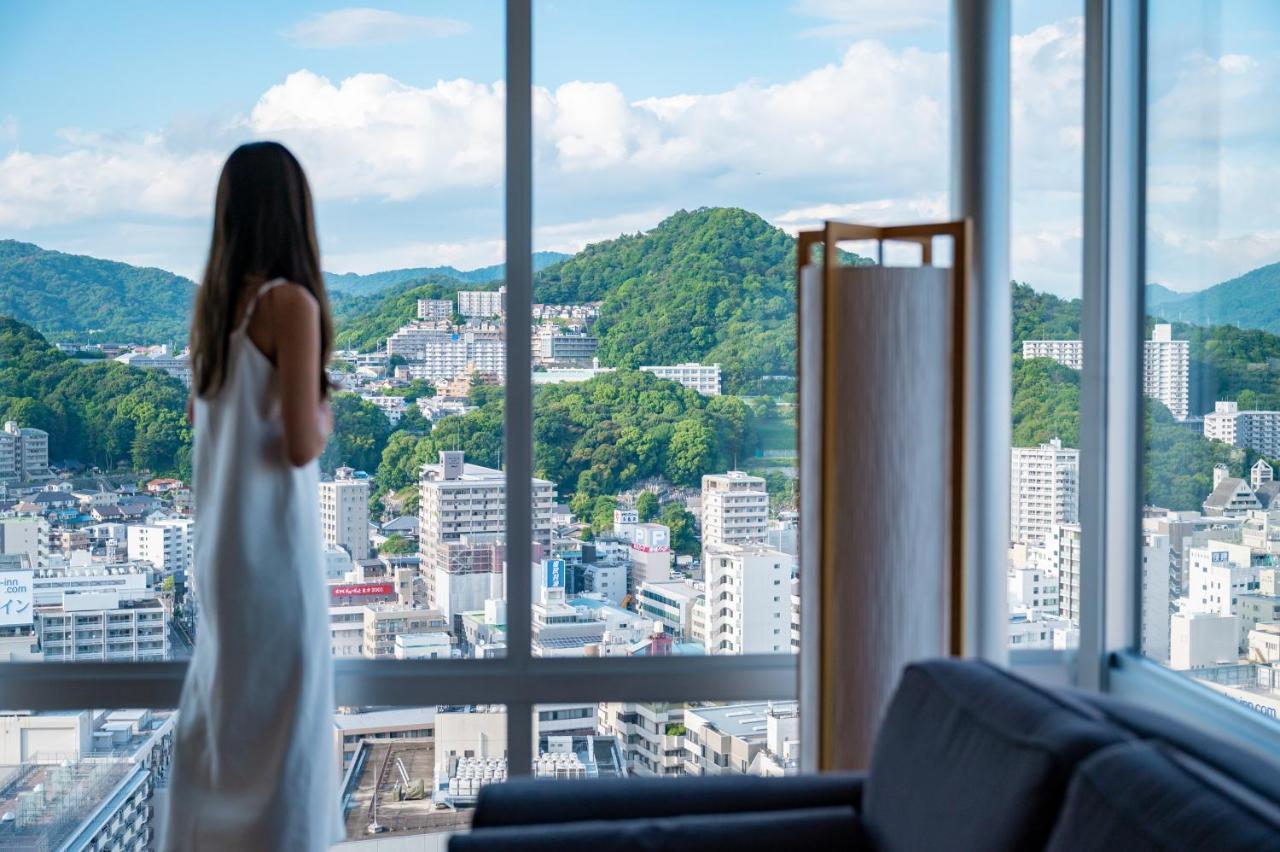 Deluxe Corner Twin Room, 2 Double, City View