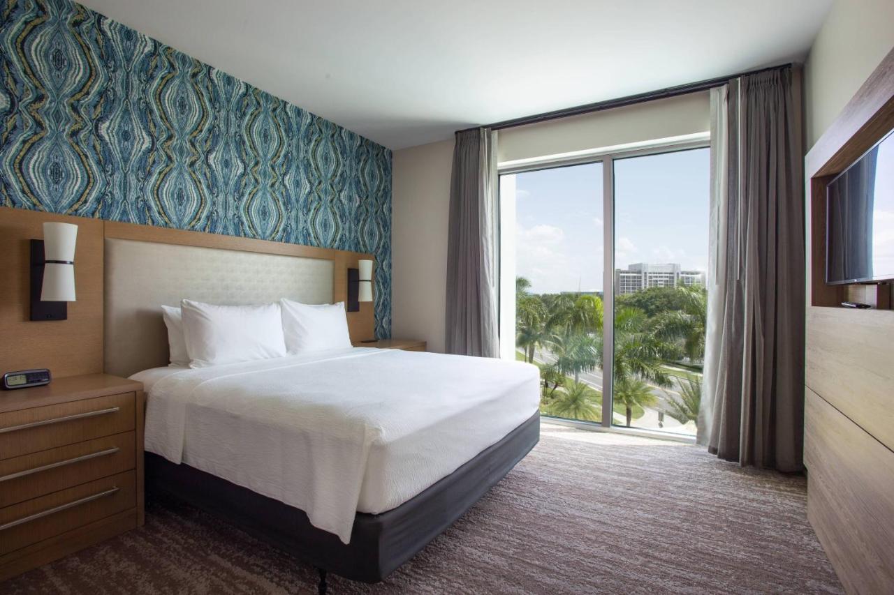 2 Bedroom Suite, Bedroom 1: 1 King, Bedroom 2: 1 King