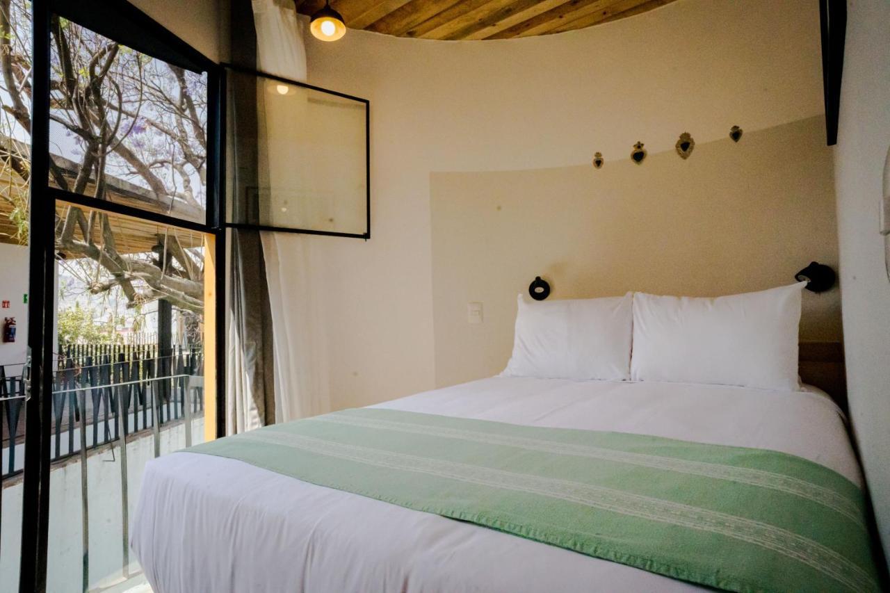 Single Round Room