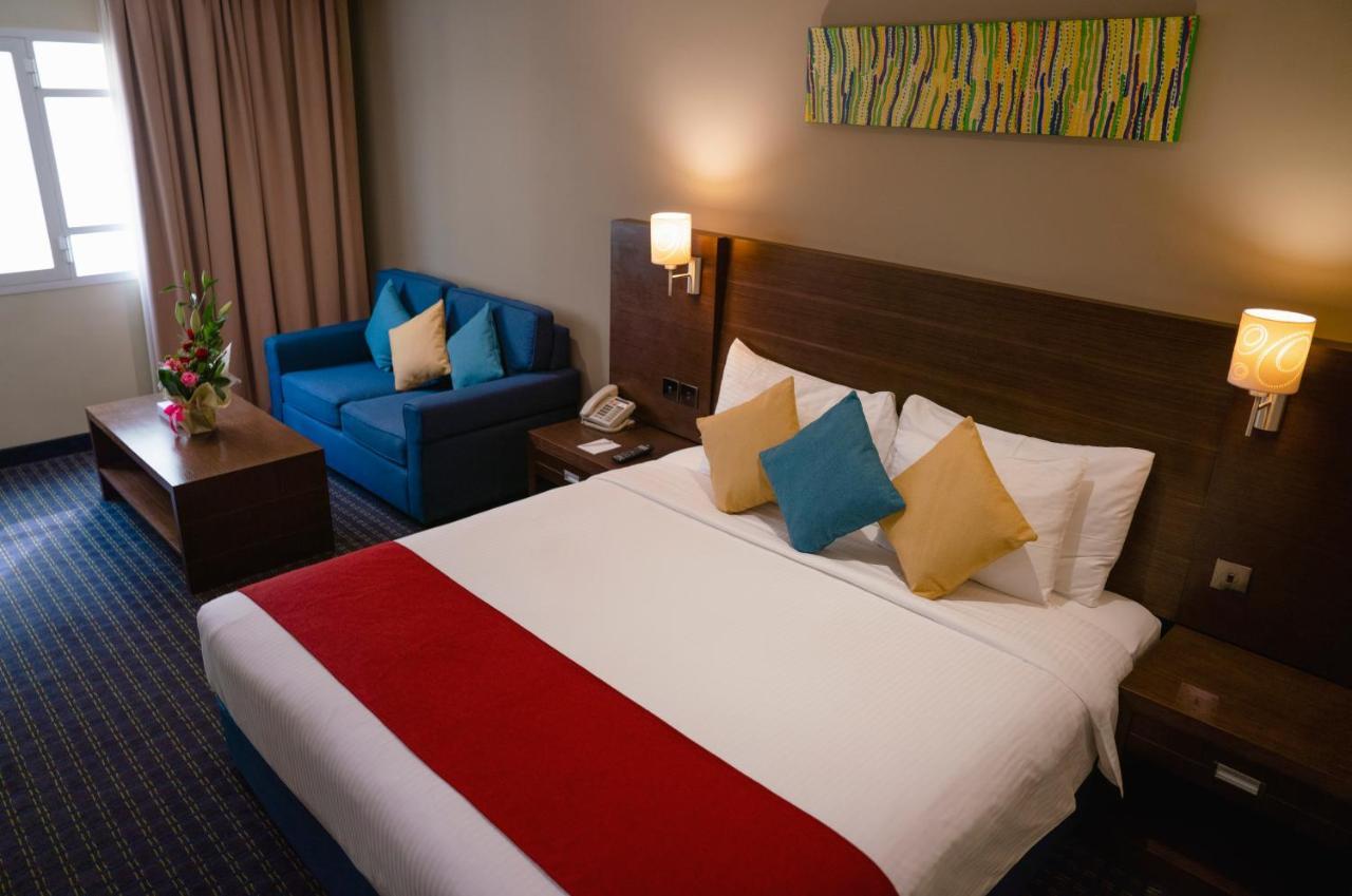 Superior King Room with City View