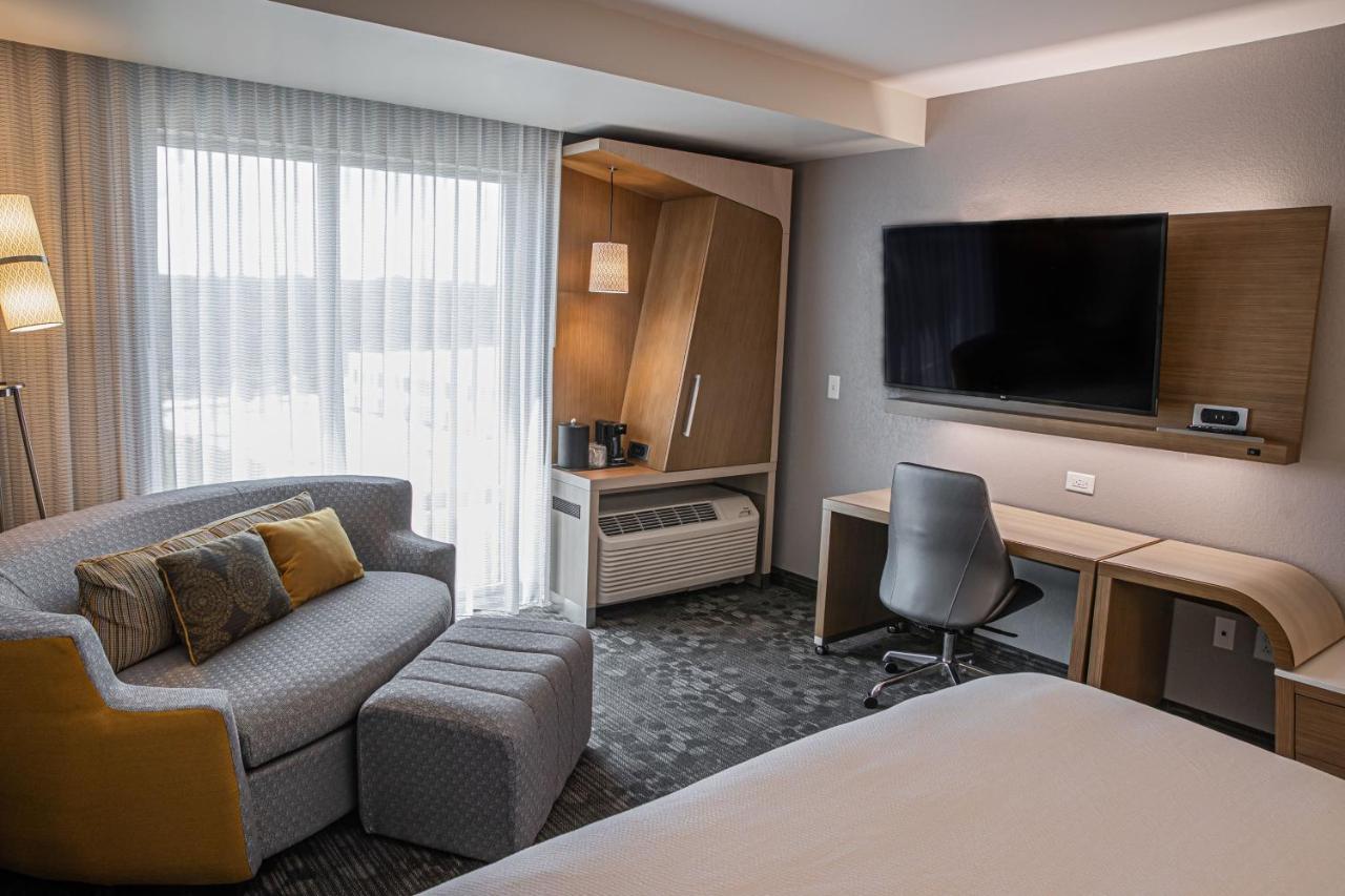 King Room with Sofa Bed - Hearing Accessible