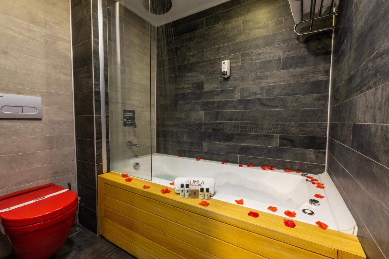 Deluxe Suite with Spa Bath