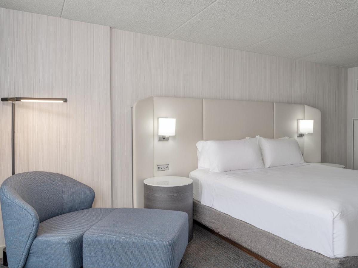 One-Bedroom King Suite