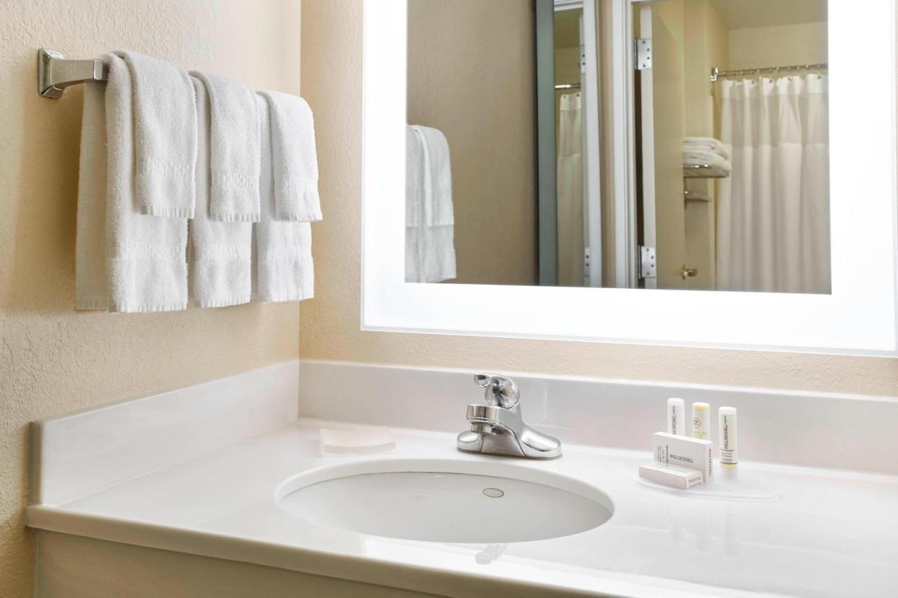 Queen Suite with Two Queen Beds, Bathtub and Trundle Sofa - Mobility Access/Hearing Accessible