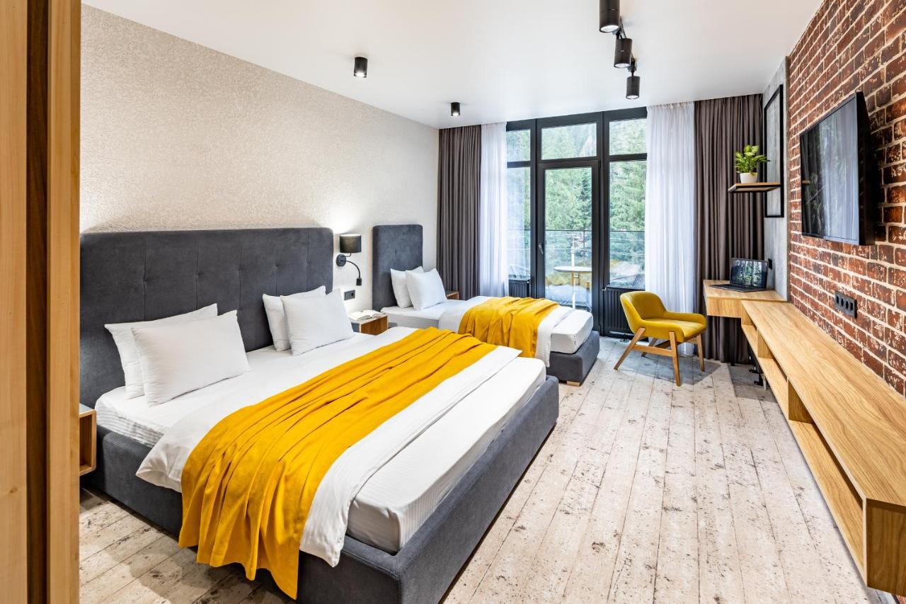 Triple Room with Balcony and Forest View