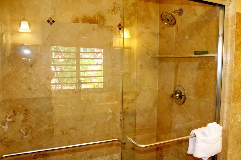 One-Bedroom Villa Partial Water View
