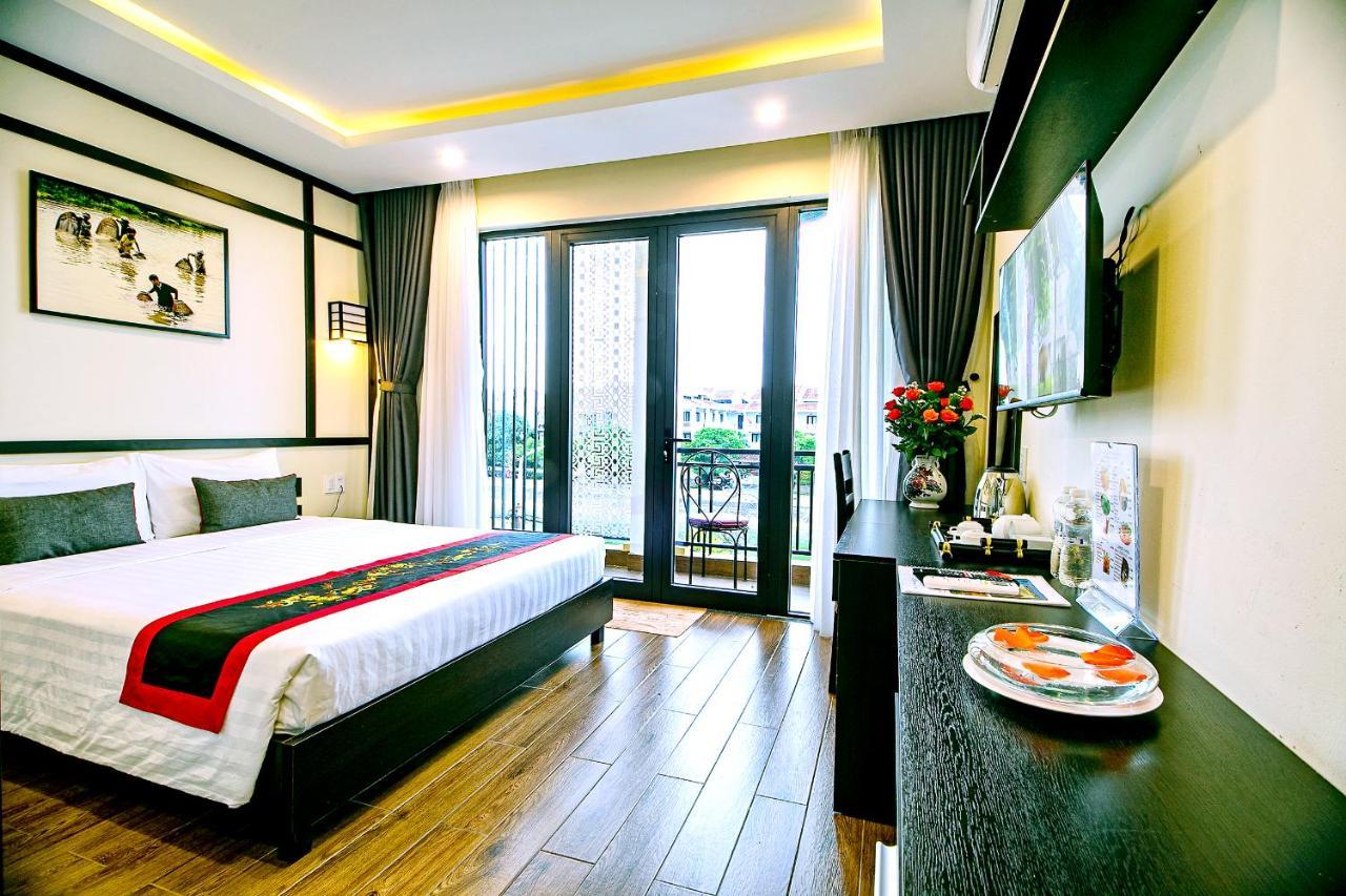 Connecting Door Balcony with River View