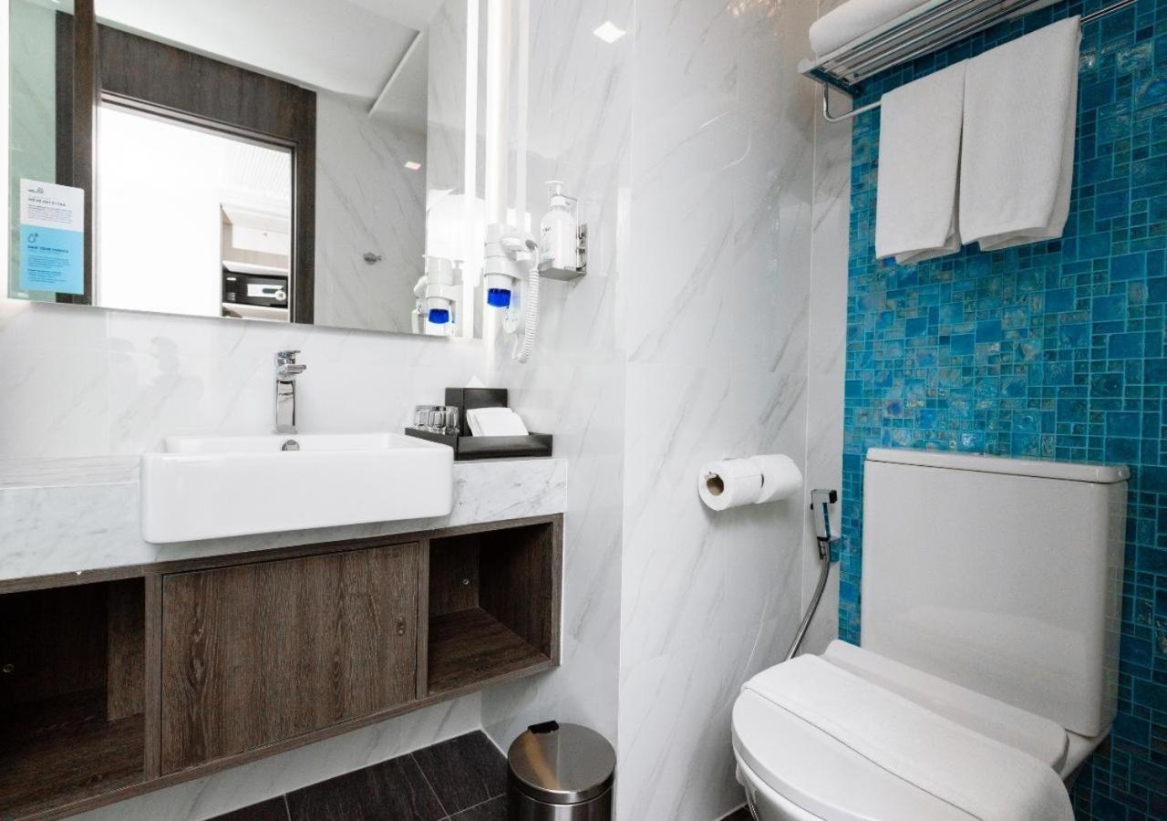 Queen Room - Accessible with Free Breakfast