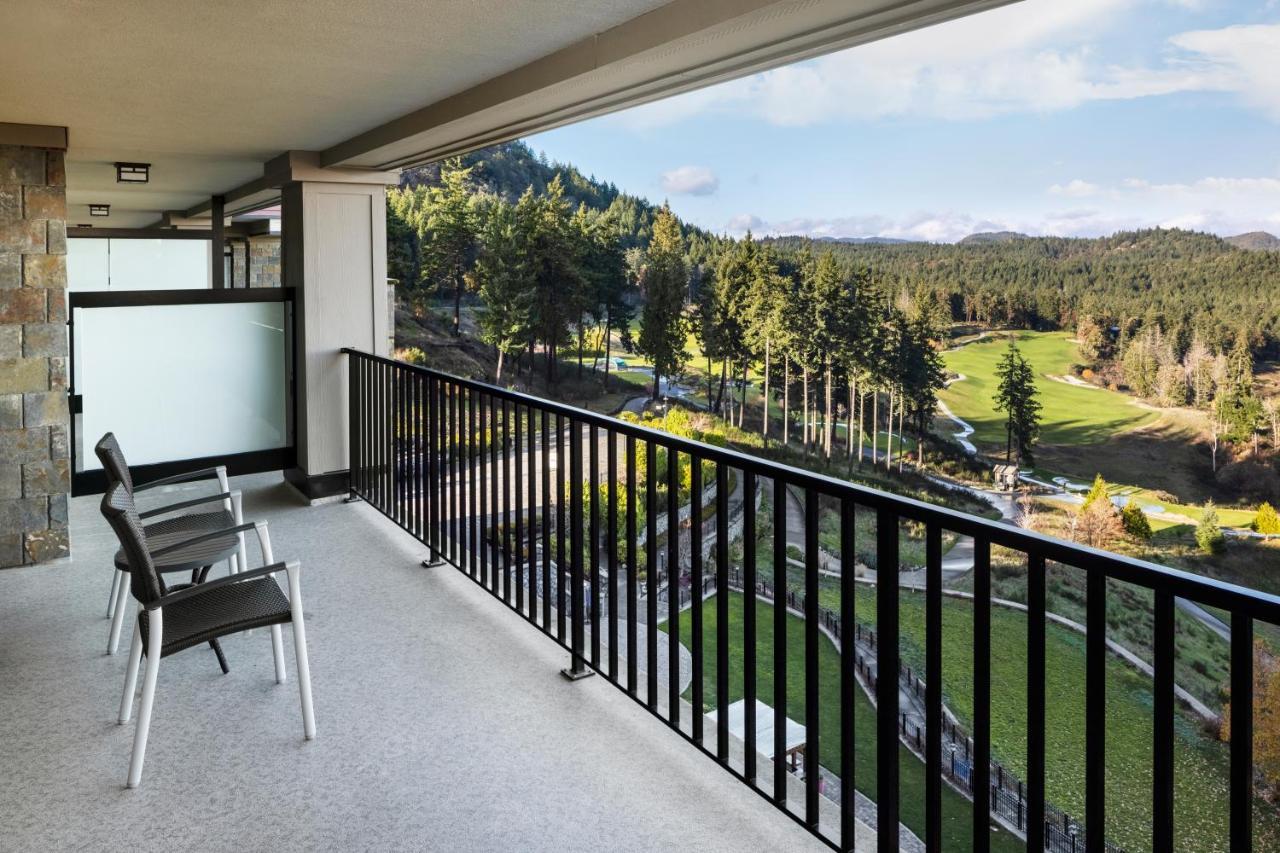 One-Bedroom Suite with Balcony and Golf View