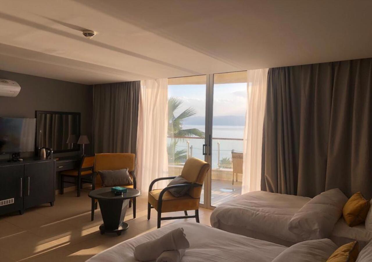 Standard Twin Room with Sea View