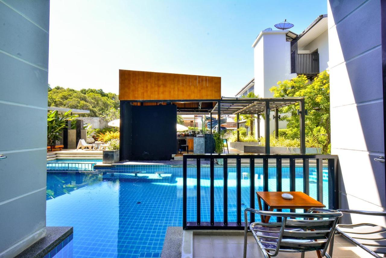 Deluxe Double Room with Pool Access